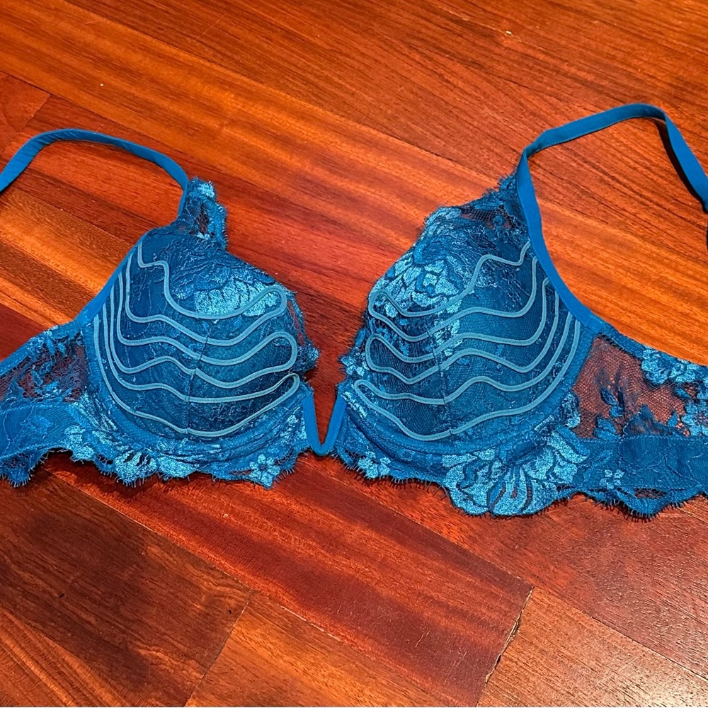 Desert rose triangle v-bra